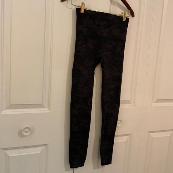 Spanx Look at Me Now Black Grey Camo Ankle Slimming Leggings Small - Picture 5 of 11